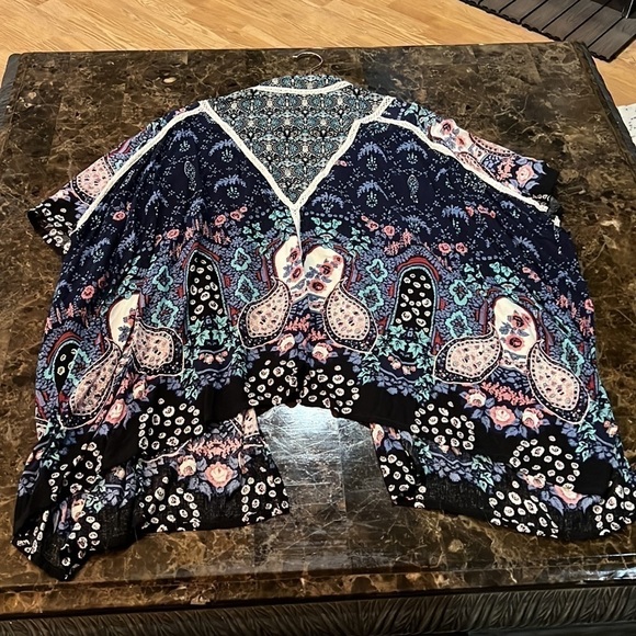 S/M umgee oversized kimono. A104 - Picture 3 of 3